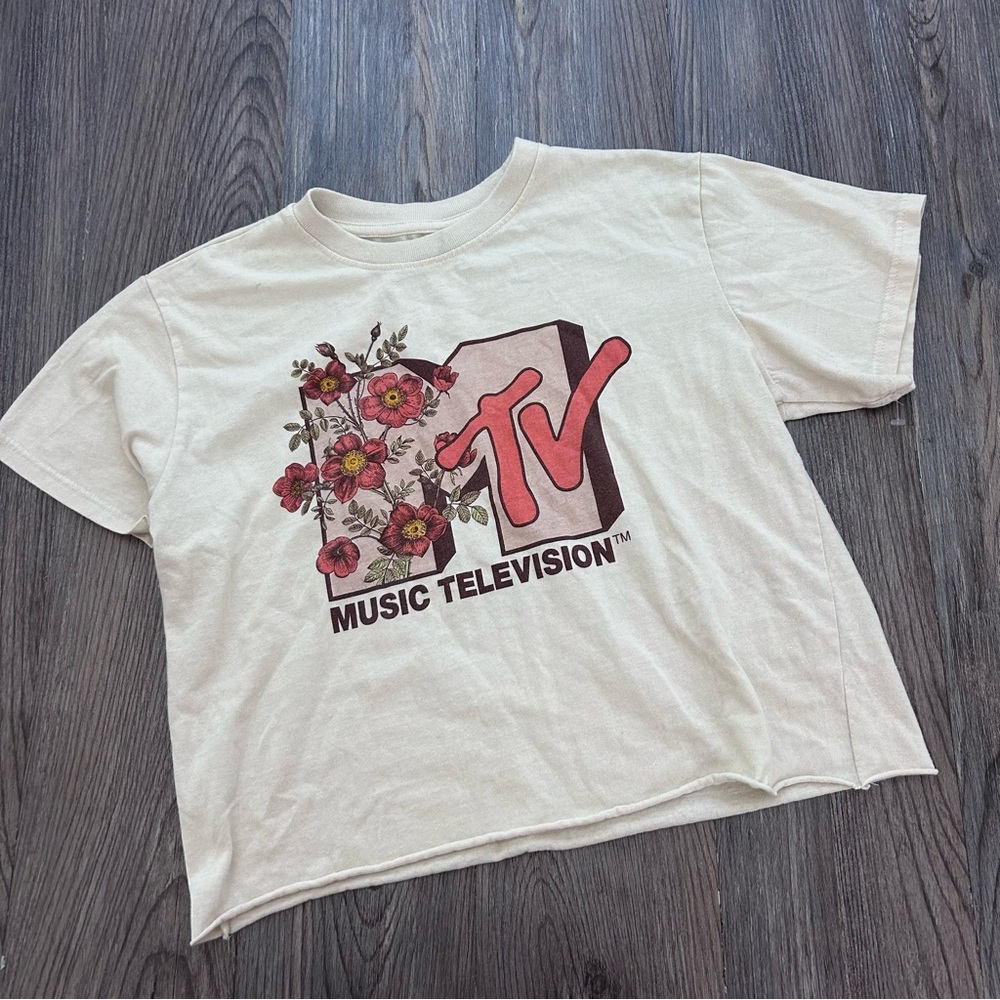 MTV cropped tee shirt L